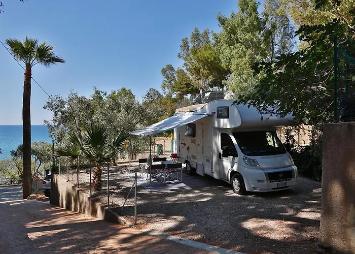 אתר קמפינג Sanfilippo צ'פאלו