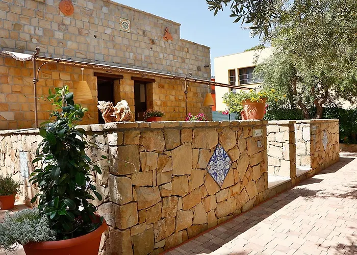 Sanfilippo אתר קמפינג צ'פאלו